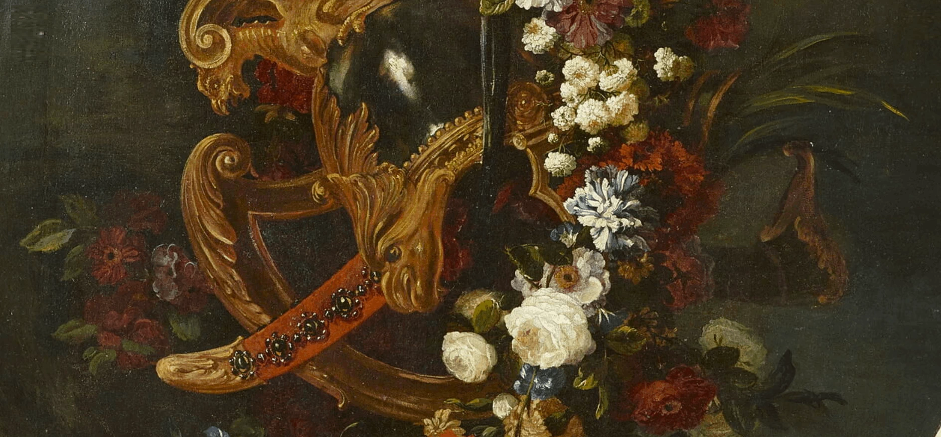 Elmo spada e festoni di fiori - dettaglio